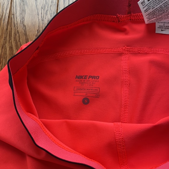 Nike cropped leggings, size 6 - Picture 3 of 8